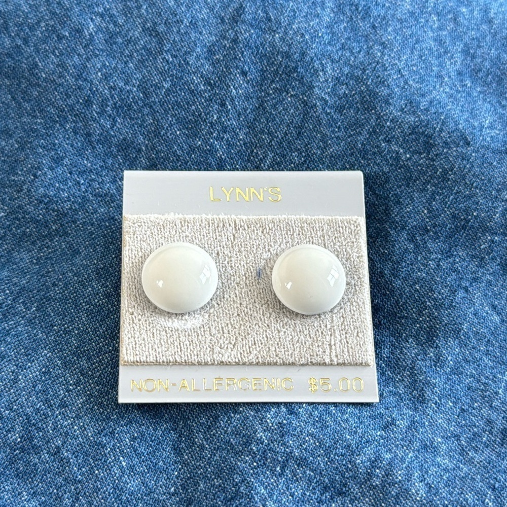 4/$10 Lynn’s Non-allergenic White Button Studs